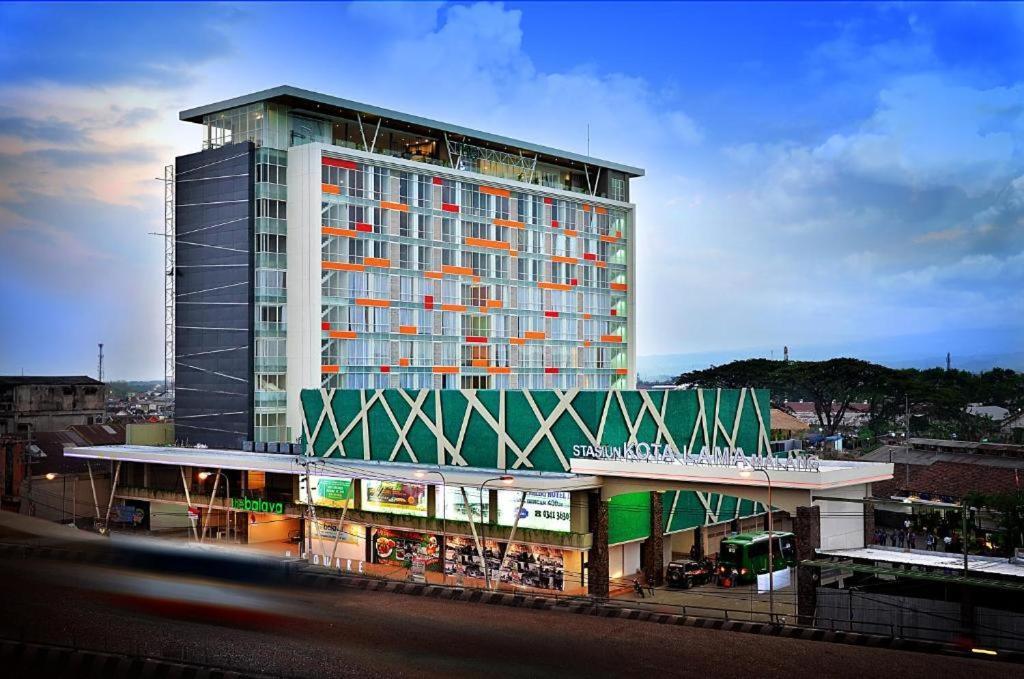 Ascent Premiere Hotel&Convention Malang Exterior foto