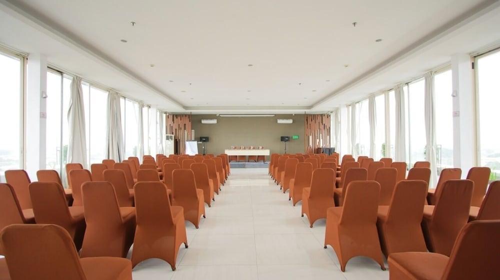 Ascent Premiere Hotel&Convention Malang Exterior foto
