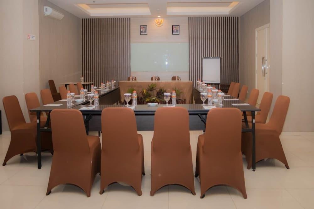 Ascent Premiere Hotel&Convention Malang Exterior foto