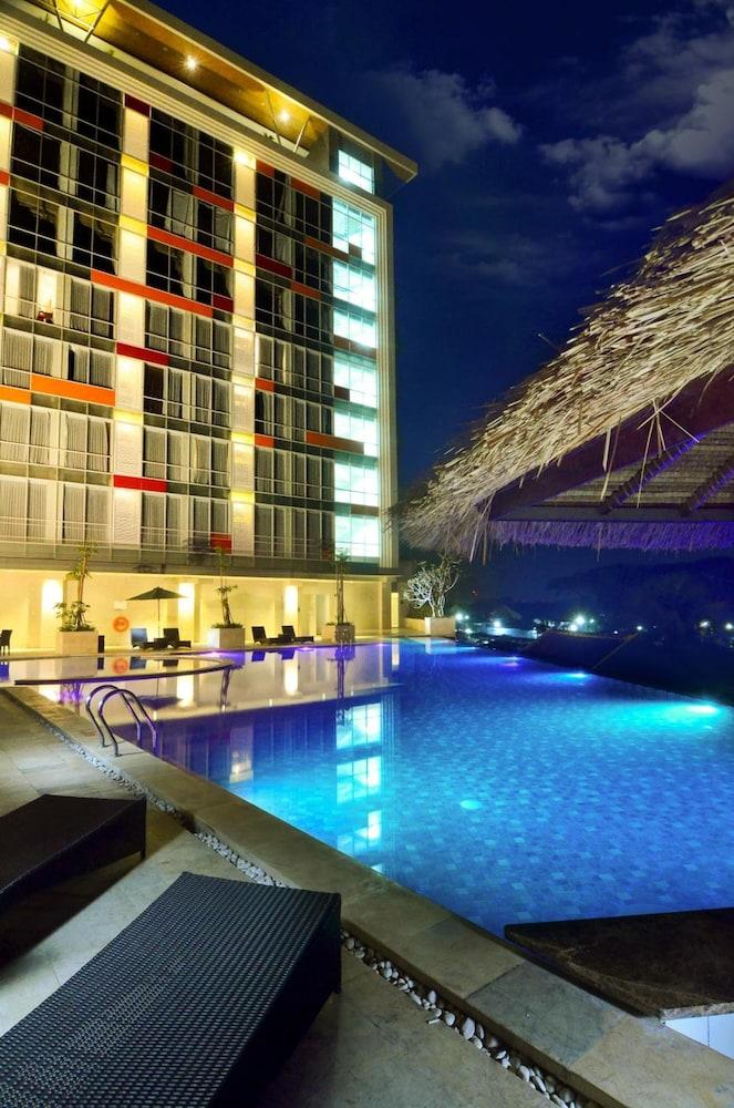Ascent Premiere Hotel&Convention Malang Exterior foto