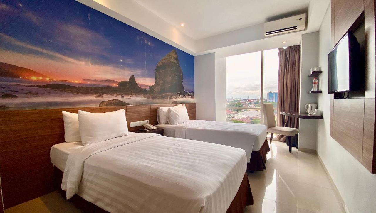 Ascent Premiere Hotel&Convention Malang Exterior foto