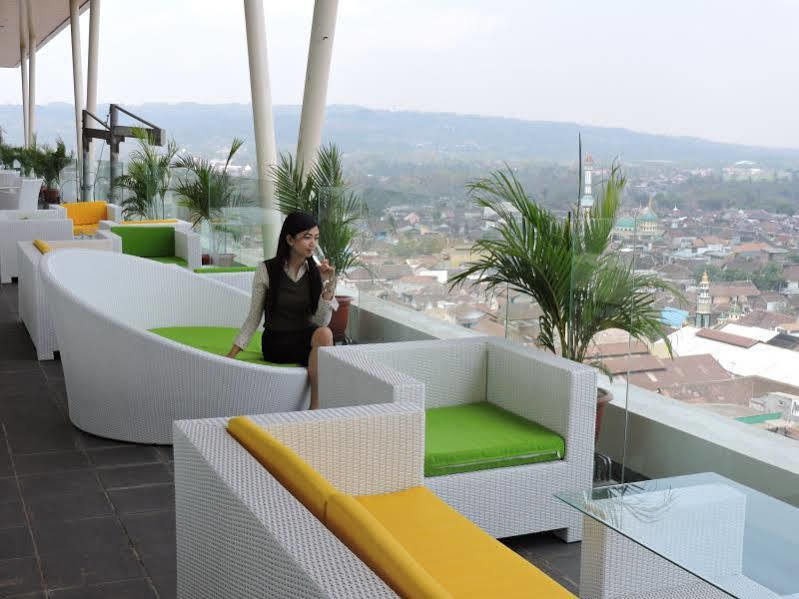 Ascent Premiere Hotel&Convention Malang Exterior foto