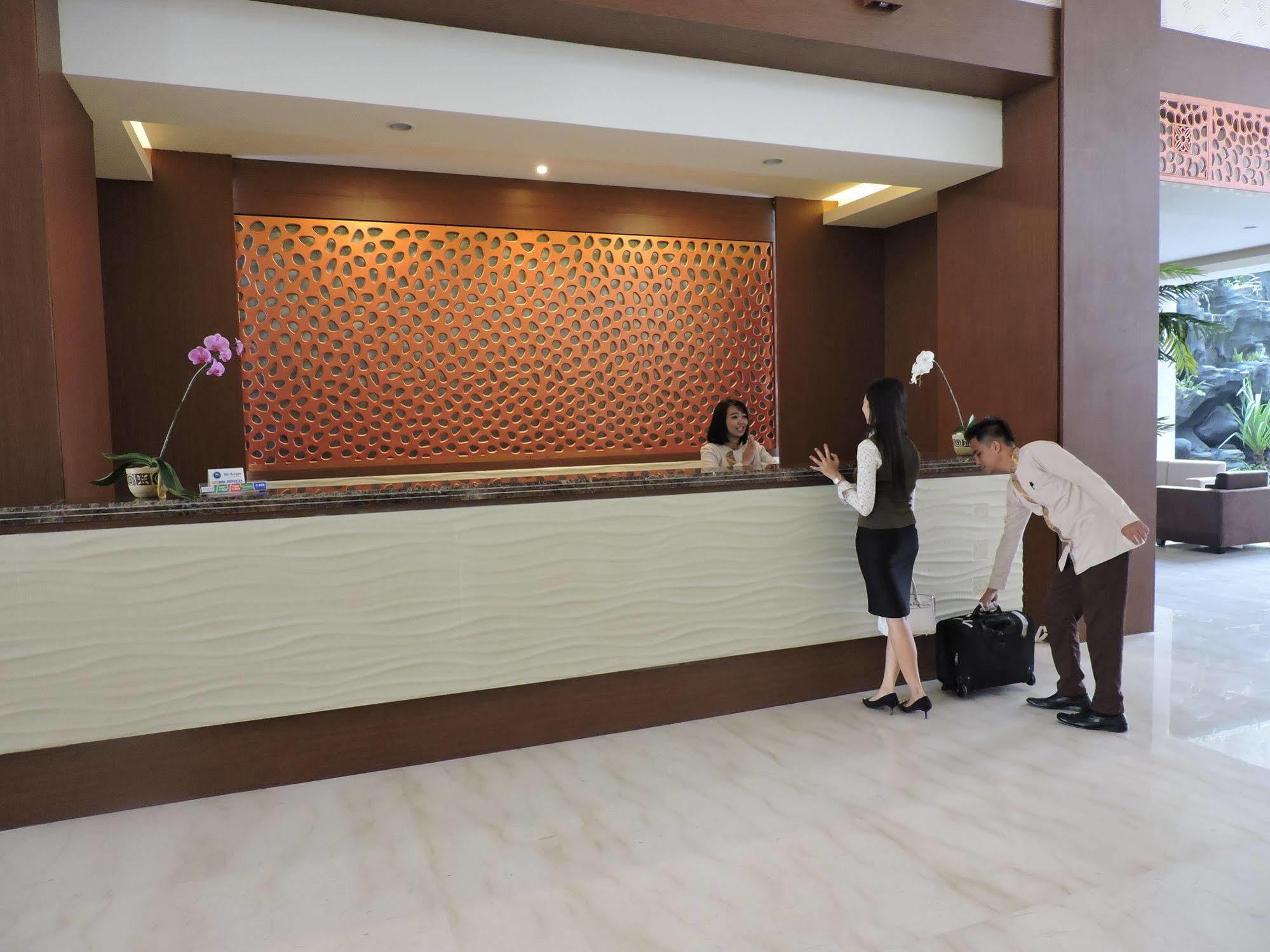 Ascent Premiere Hotel&Convention Malang Exterior foto