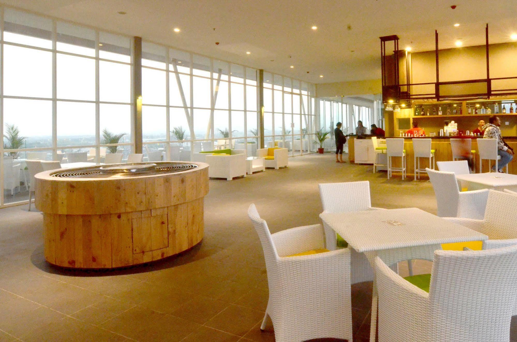 Ascent Premiere Hotel&Convention Malang Exterior foto