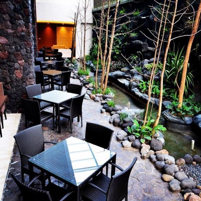 Ascent Premiere Hotel&Convention Malang Exterior foto