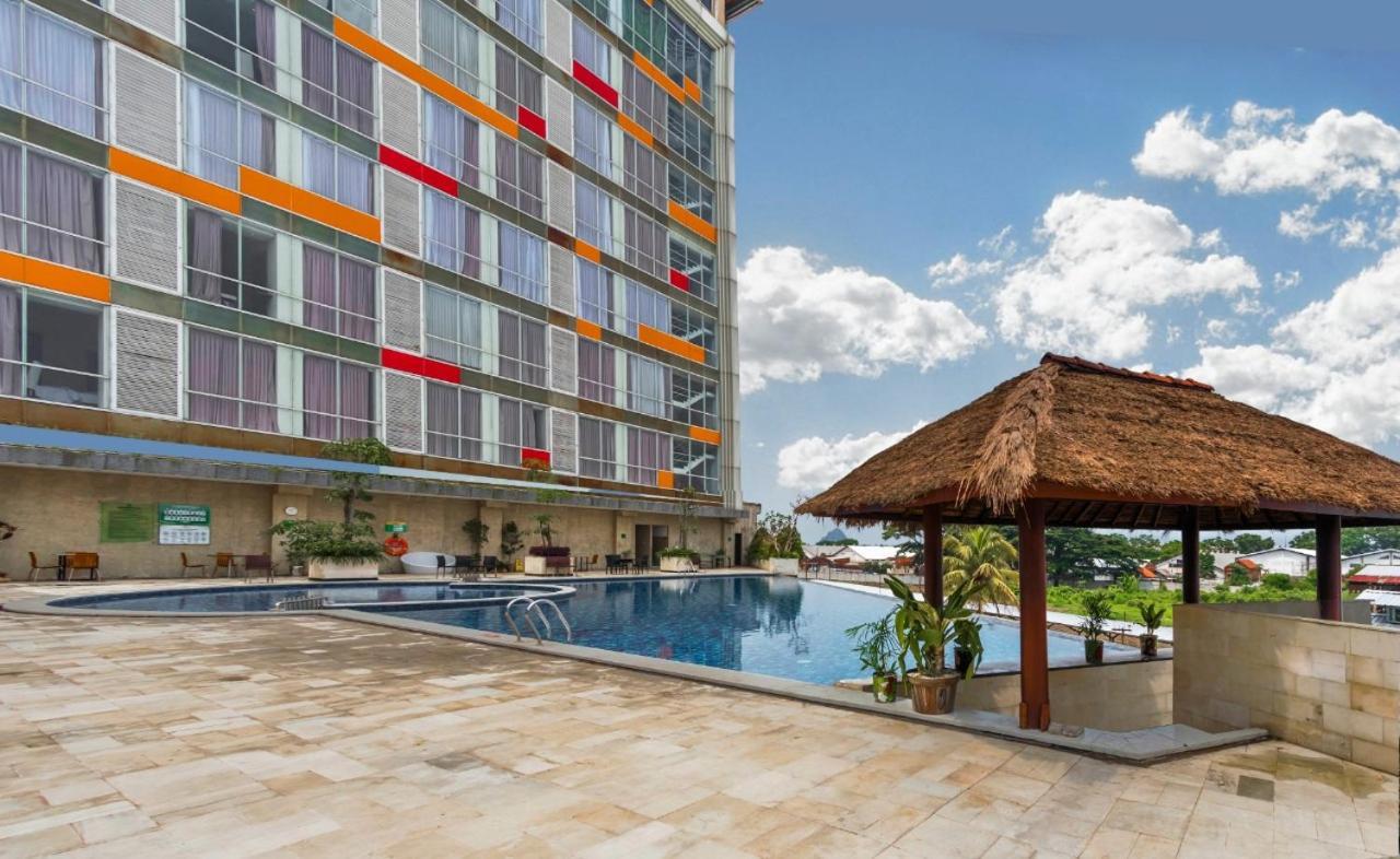 Ascent Premiere Hotel&Convention Malang Exterior foto