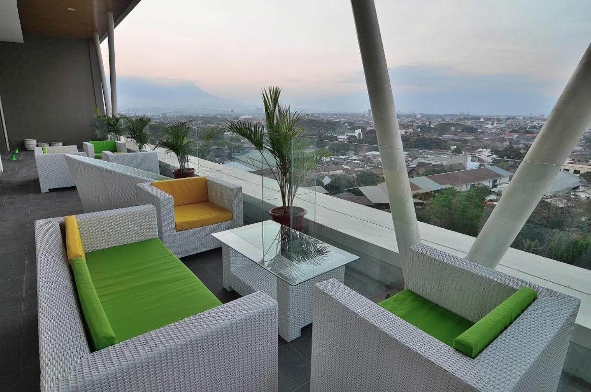 Ascent Premiere Hotel&Convention Malang Exterior foto